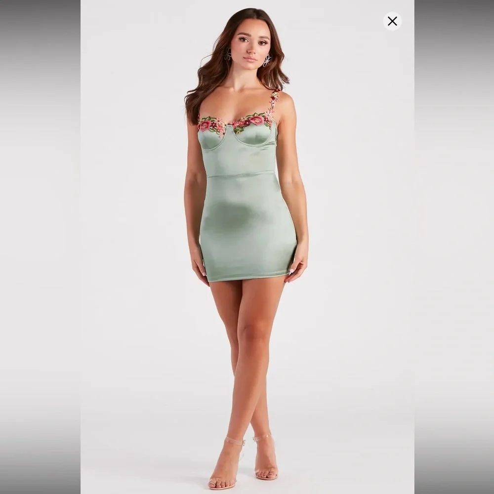 NWT Windsor Floral Satin Mini Dress Large Green Bodycon Sweetheart Embroidered - Picture 3 of 12